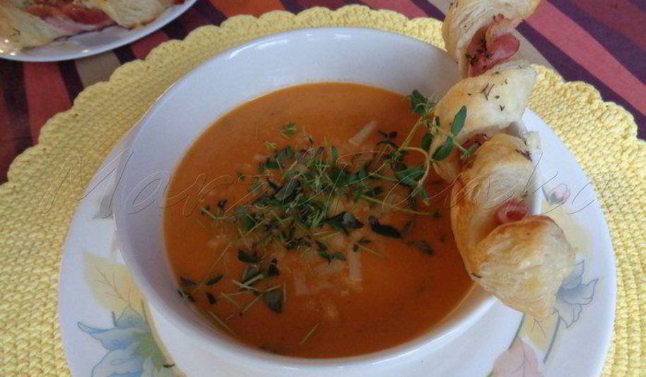 Рецепт тыквенно-томатный суп-пюре с беконовыми жгутиками