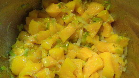 ШАГ 2. тыквенно-томатный суп-пюре с беконовыми жгутиками