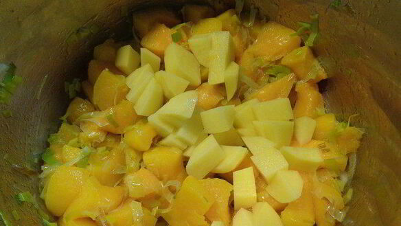 ШАГ 3. тыквенно-томатный суп-пюре с беконовыми жгутиками