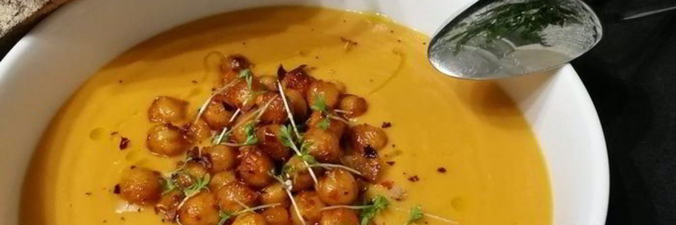 Тыквенный суп-пюре с запеченным нутом