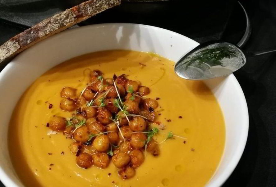 Тыквенный суп-пюре с запеченным нутом