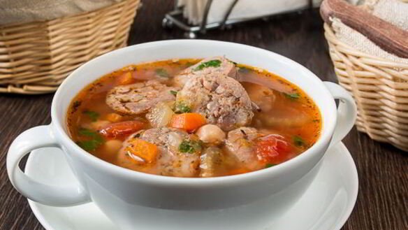 ШАГ 10. суп с деревенскими колбасками и нутом