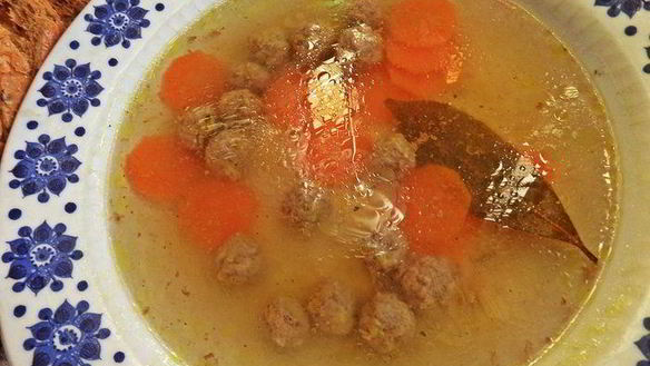 ШАГ 13. суп с фрикадельками и блинными роллами