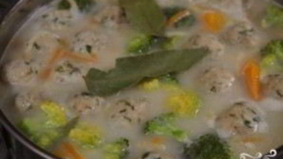 ШАГ 10. суп с фрикадельками и брокколи