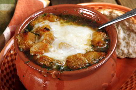 Суп с грибами и курицей в горшочках