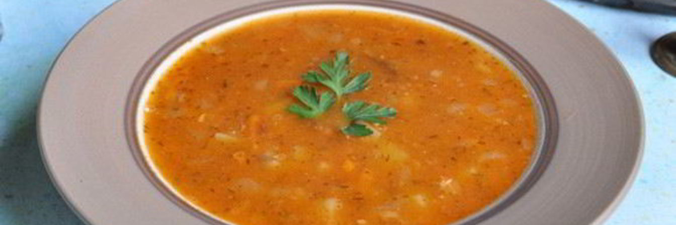 Суп с килькой в томатном соусе и перловкой