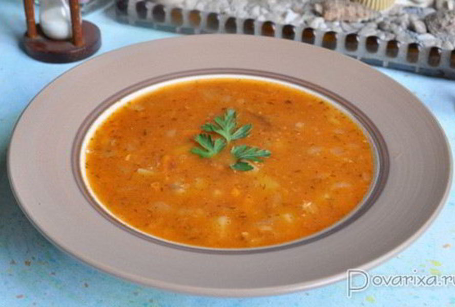 Суп с килькой в томатном соусе и перловкой