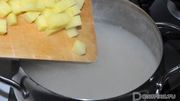 ШАГ 3. суп с килькой в томатном соусе и перловкой