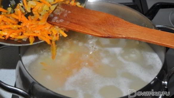 ШАГ 4. суп с килькой в томатном соусе и перловкой