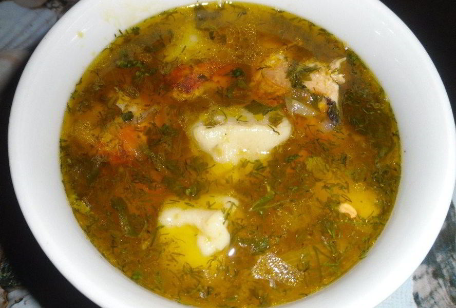 Суп с клецками и куриными рулетиками