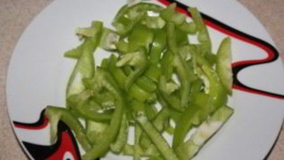 ШАГ 5. суп с колбасой и яйцом