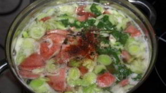 ШАГ 7. суп с колбасой и яйцом