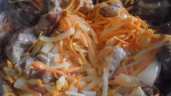 ШАГ 2. суп со свиными хрящиками и болгарским перцем