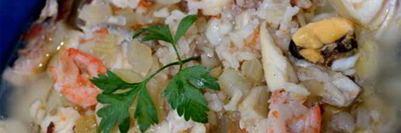 Суп-уха с рыбой и морепродуктами