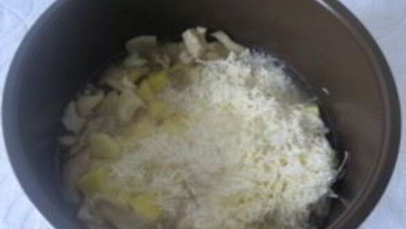 ШАГ 2. сырный суп с грибами