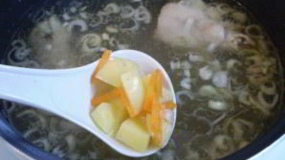 ШАГ 4. яичный суп с курицей