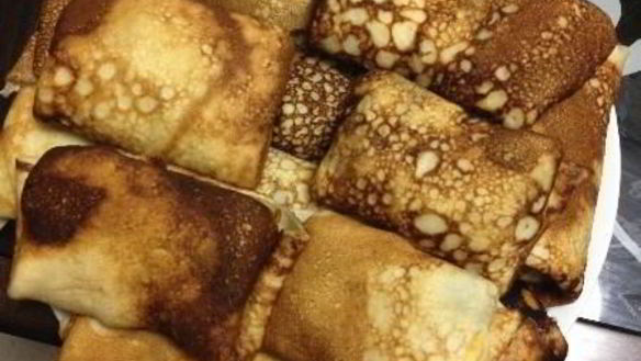 ШАГ 7. блинчики с бананами черносливом и орехами