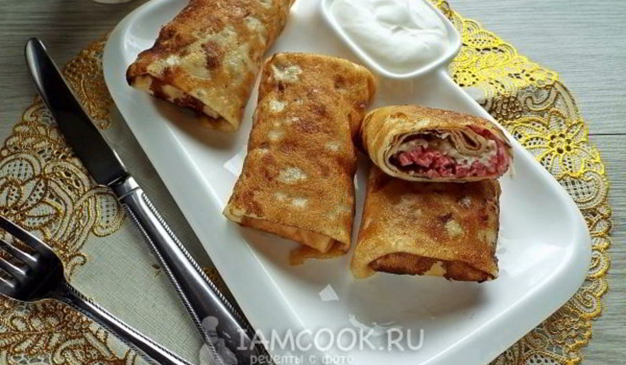 Рецепт блинчики с колбасой и сыром