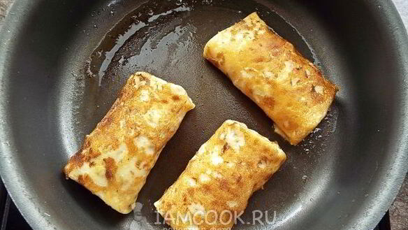 ШАГ 11. блинчики с колбасой и сыром