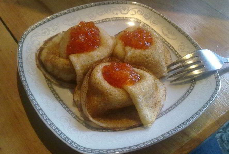 Блинчики с красной икрой