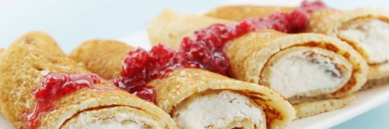 Блинчики с творогом и клубникой