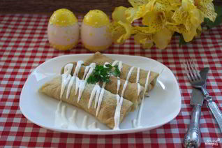 Блинчики со шпинатом, беконом и грибами