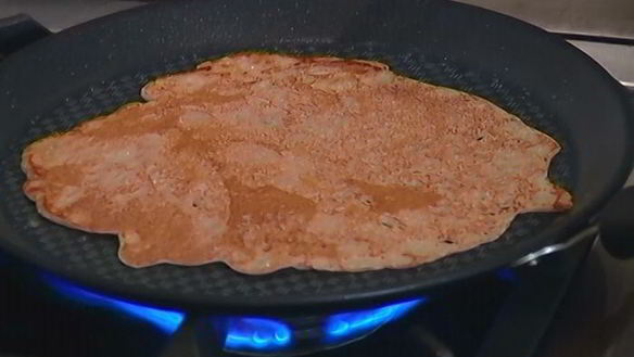 ШАГ 7. блины на пиве с грушевым соусом