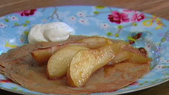 ШАГ 8. блины на пиве с грушевым соусом