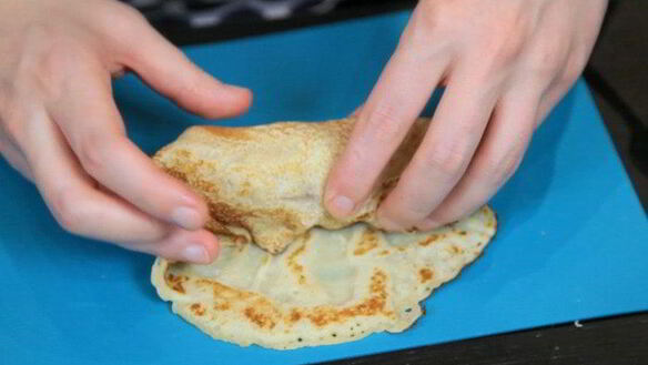 ШАГ 3. блины с бананом и вареной сгущенкой