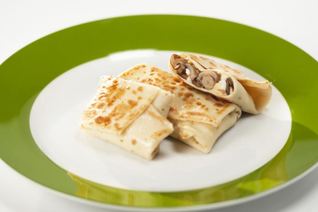 Блины с грибами и яйцом