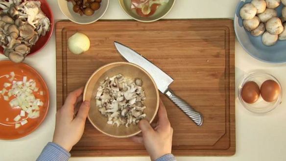 ШАГ 3. блины с грибами и яйцом