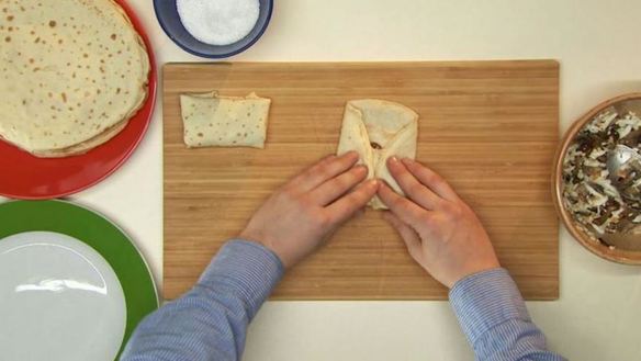 ШАГ 6. блины с грибами и яйцом