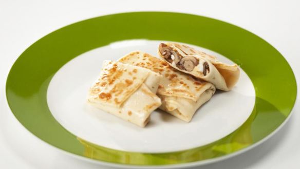 ШАГ 7. блины с грибами и яйцом