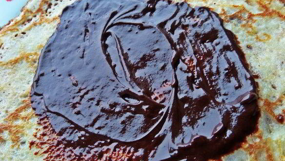 ШАГ 6. блины с хурмой и шоколадом