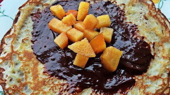 ШАГ 7. блины с хурмой и шоколадом