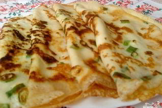 Блины с зеленым луком