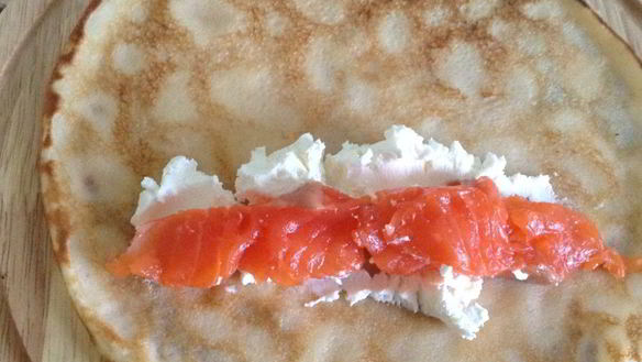 ШАГ 6. блины со сливочным сыром и семгой