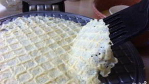 ШАГ 3. блины в вафельнице