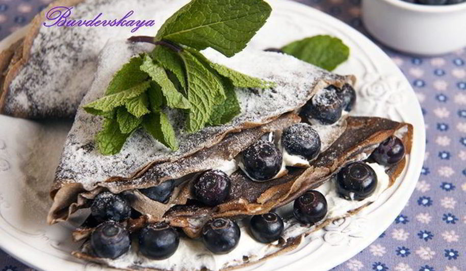 Рецепт черемуховые блины с маскарпоне и голубикой