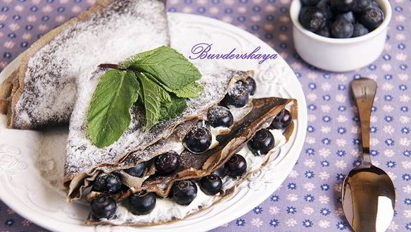 ШАГ 5. черемуховые блины с маскарпоне и голубикой