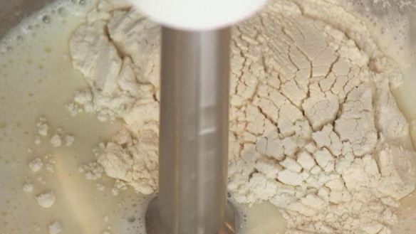 ШАГ 2. черные блинчики с красной икрой