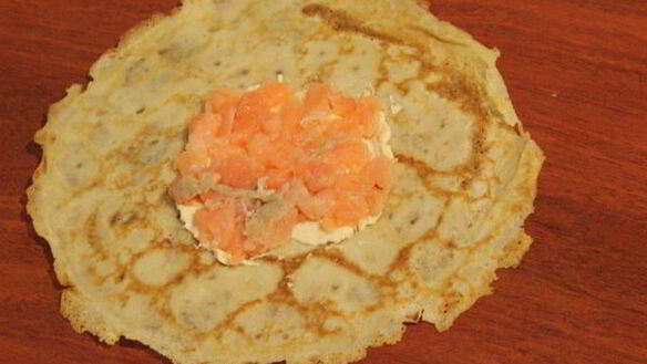 ШАГ 7. фаршированные блинчики с семгой и плавленным сыром