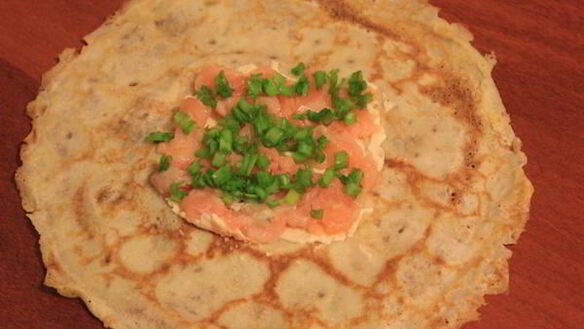 ШАГ 8. фаршированные блинчики с семгой и плавленным сыром