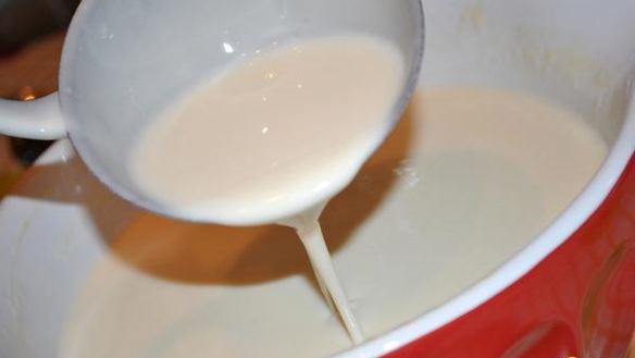 ШАГ 4. пышные заварные блины с ягодами и сгущенкой