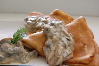 Сливочно-грибные блинчики под сливочно-грибным соусом