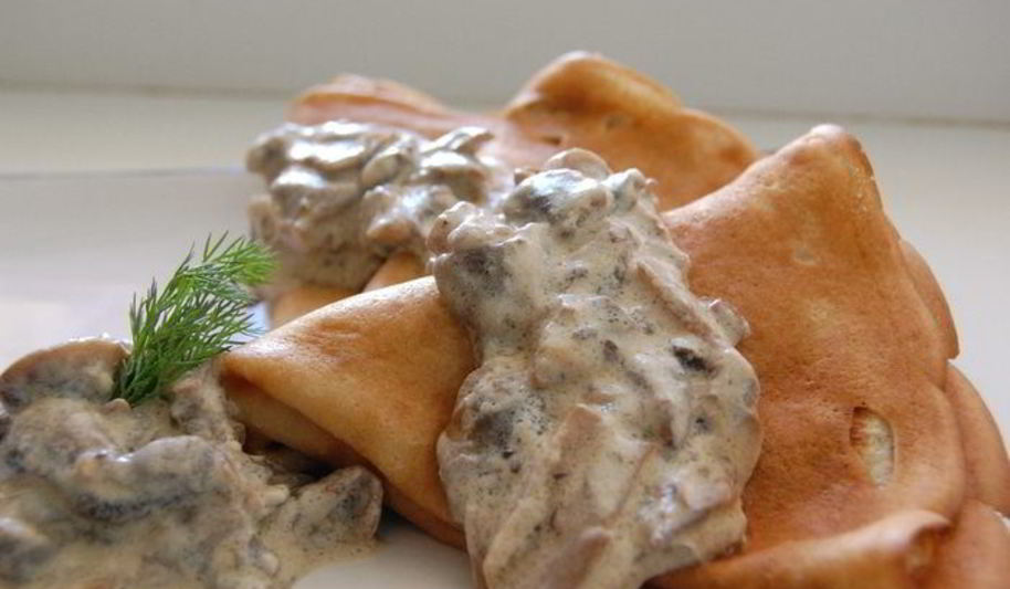 Рецепт сливочно-грибные блинчики под сливочно-грибным соусом