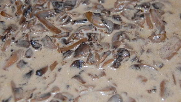 ШАГ 5. сливочно-грибные блинчики под сливочно-грибным соусом