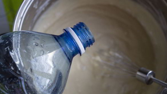 ШАГ 3. тонкие блинчики на минеральной воде