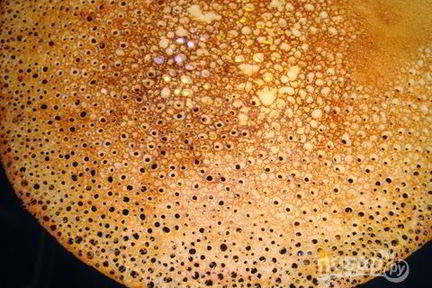 Тонкие блины с дырочками