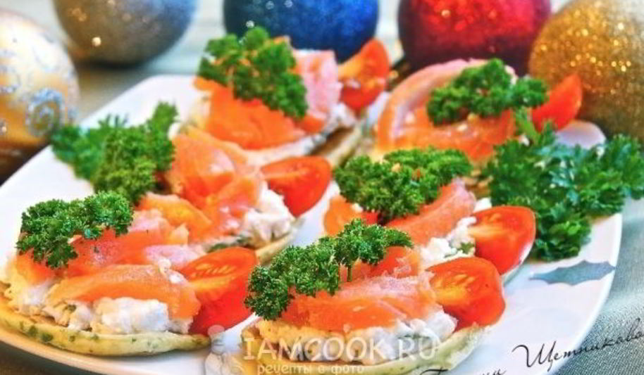 Рецепт закусочные блинчики с подкопченным лососем